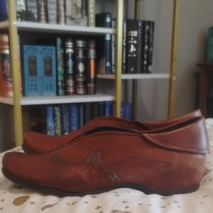 Elegantly Detailed Brown Loafers for Women